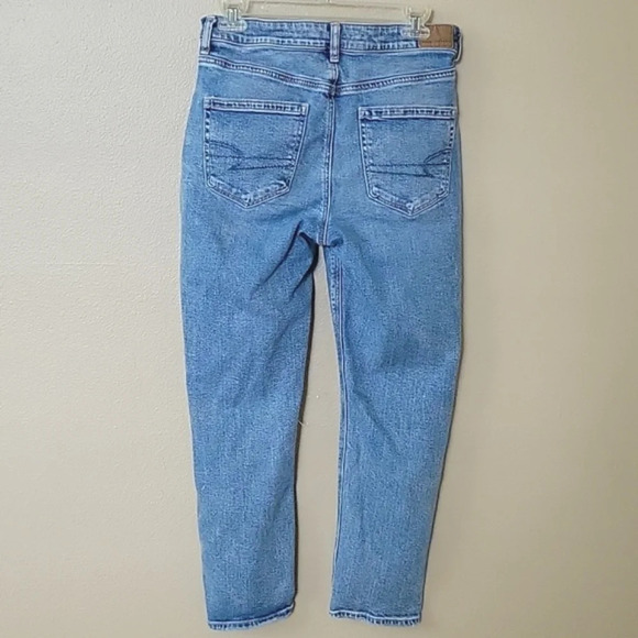 American Eagle Strigid Ripped Mom Jeans - Size 6 Short - Picture 7 of 12